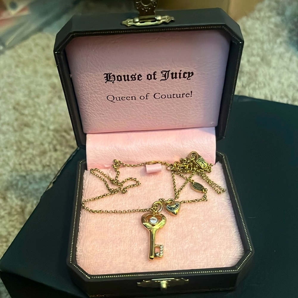 2007 Juicy Couture necklace